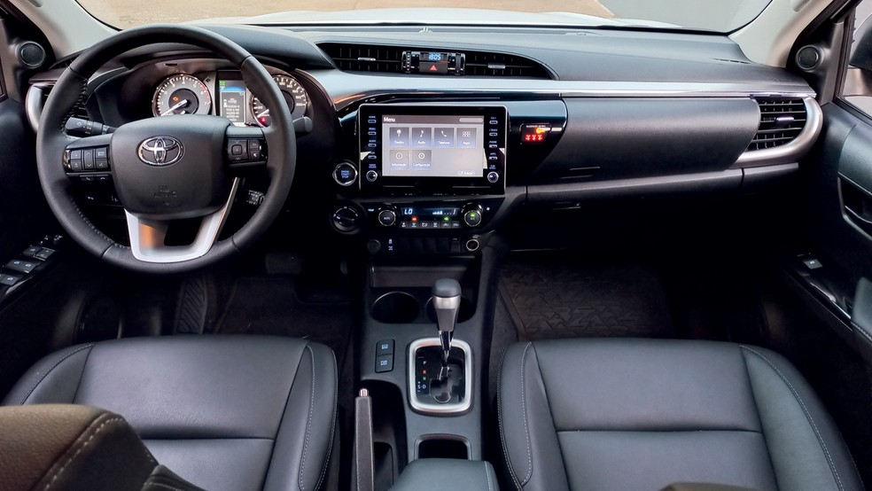 A central multimídia poderia ser mais moderna, rápida  e intuitiva — Foto: Ulisses Cavalcante/Auto News Brasil