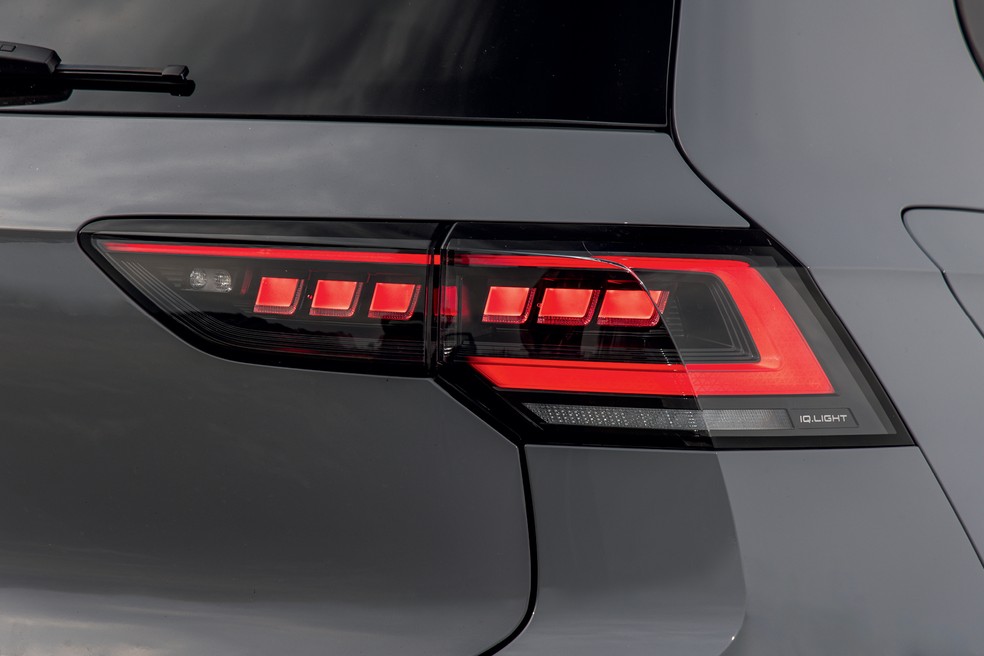 Versão brasileira do Volkswagen Golf GTI não terá lanternas com grafismos 3D — Foto: Renato Durães/Auto News Brasil