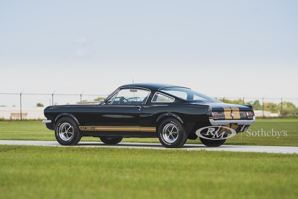 Esse Ford Mustang Shelby GT350 H 1966 é o carro de locadora que