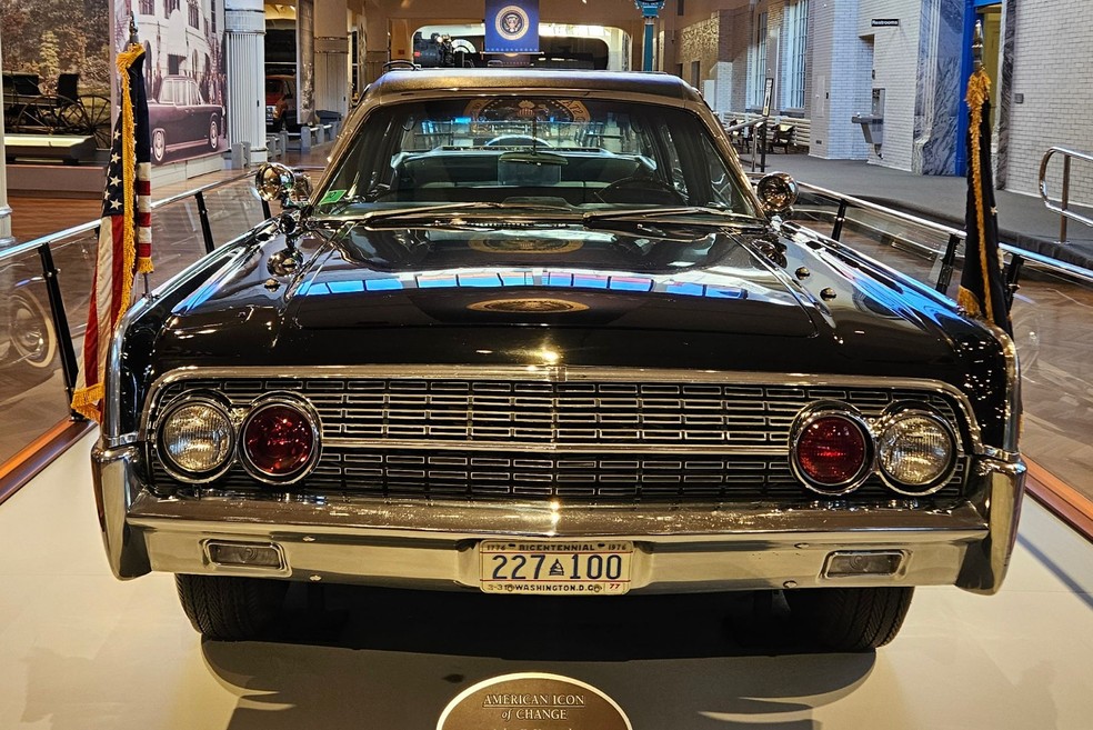 Lincoln Continental 1961 conversível foi usado por outros presidentes dos Estados Unidos, além de Kennedy — Foto: Jady Peroni/Auto News Brasil