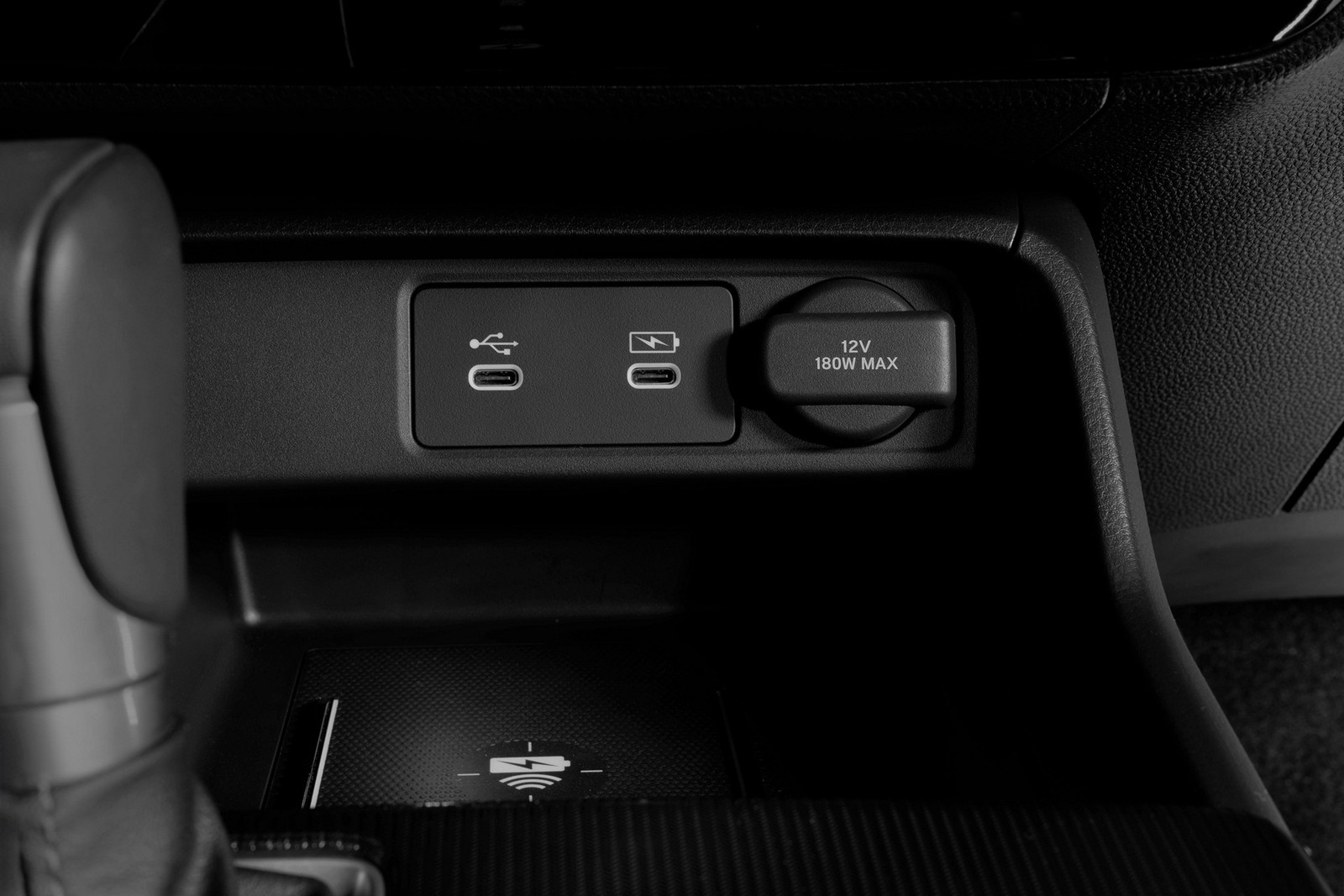 Honda Civic 2025 - detalhe portas USB — Foto: Divulgação