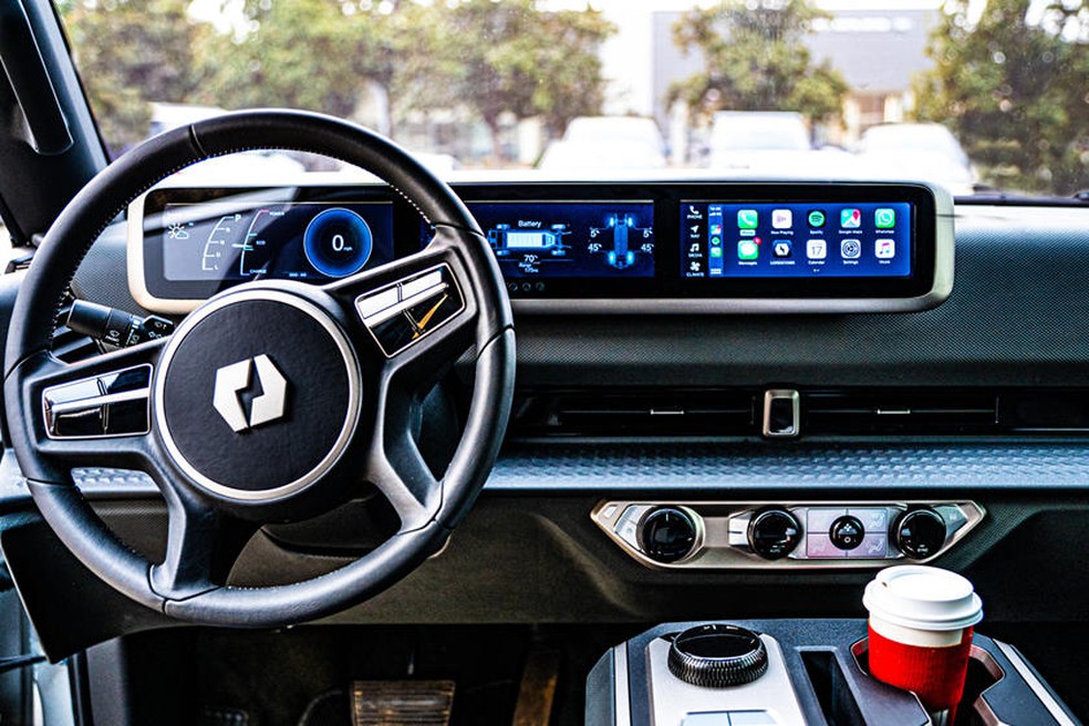 Lordstown Endurance tem painel digital e, aparentemente, conexão com Apple CarPlay — Foto: Divulgação