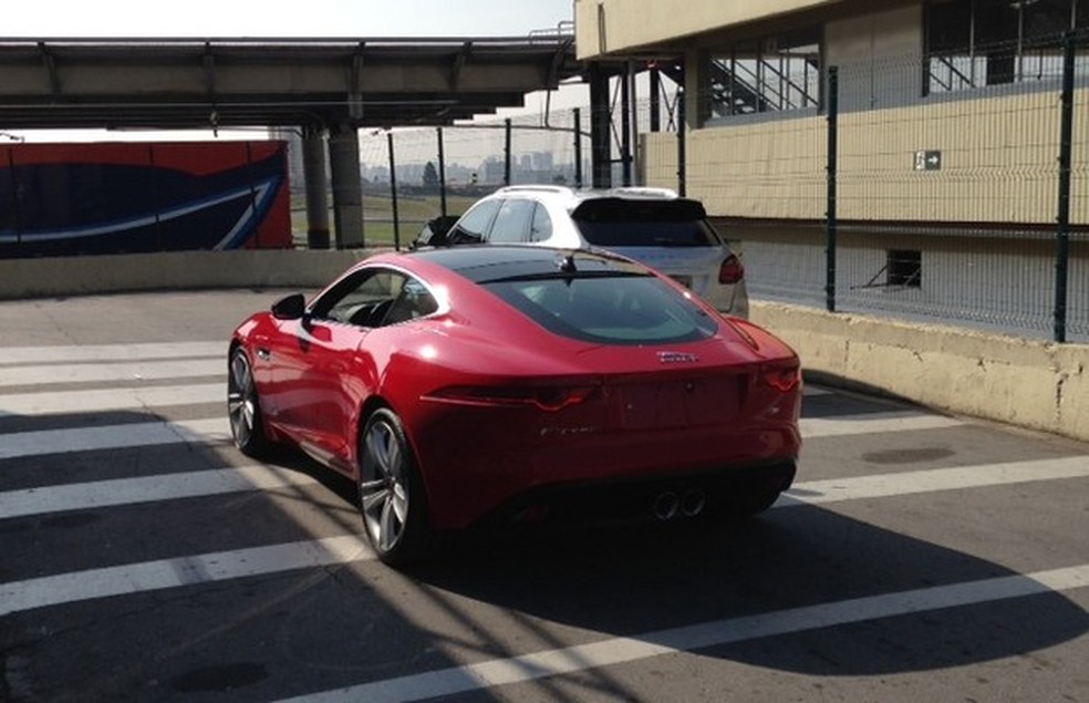 Jaguar F-Type Coupé (Foto: Julio Cabral/Auto News Brasil) — Foto: Auto Esporte