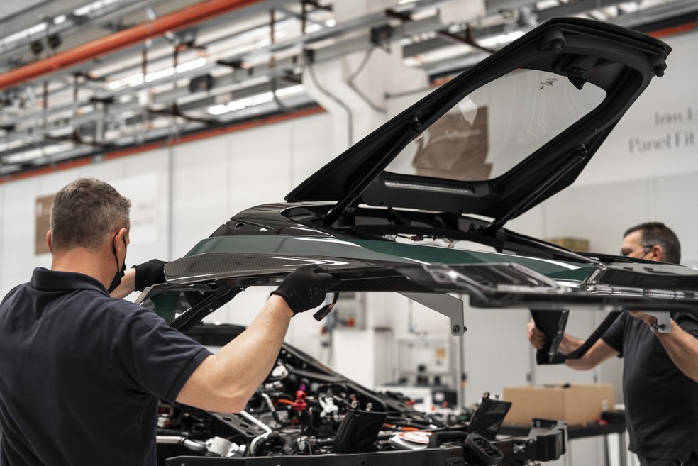 Processo de produção do Pininfarina Battista é artesanal — Foto: Divulgação