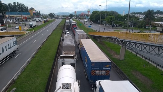 Limite mais duro para emissões em caminhões e ônibus valerá a partir de 2022
