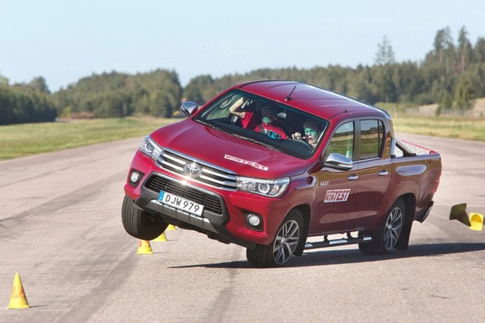 O teste do alce envolve três mudanças súbitas de direção (Foto: Divulgação) — Foto: Auto Esporte