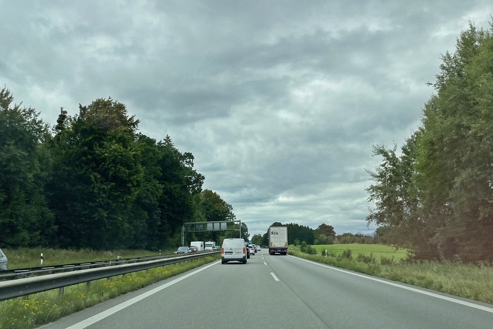 Autobahn na Alemanha tem áreas com limite de velocidade — Foto: André Schaun/Auto News Brasil