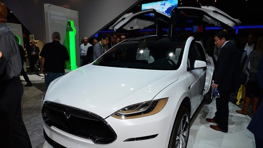 Tesla reduz preço inicial do Model X após chegada do Model 3