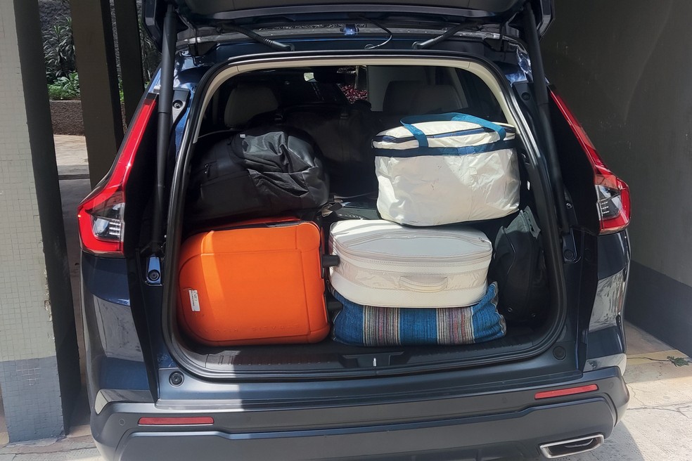 Porta-malas de 581 litros do CR-V acomodou todas as bagagens sem aperto — Foto: Fernando Pedroso/Auto News Brasil