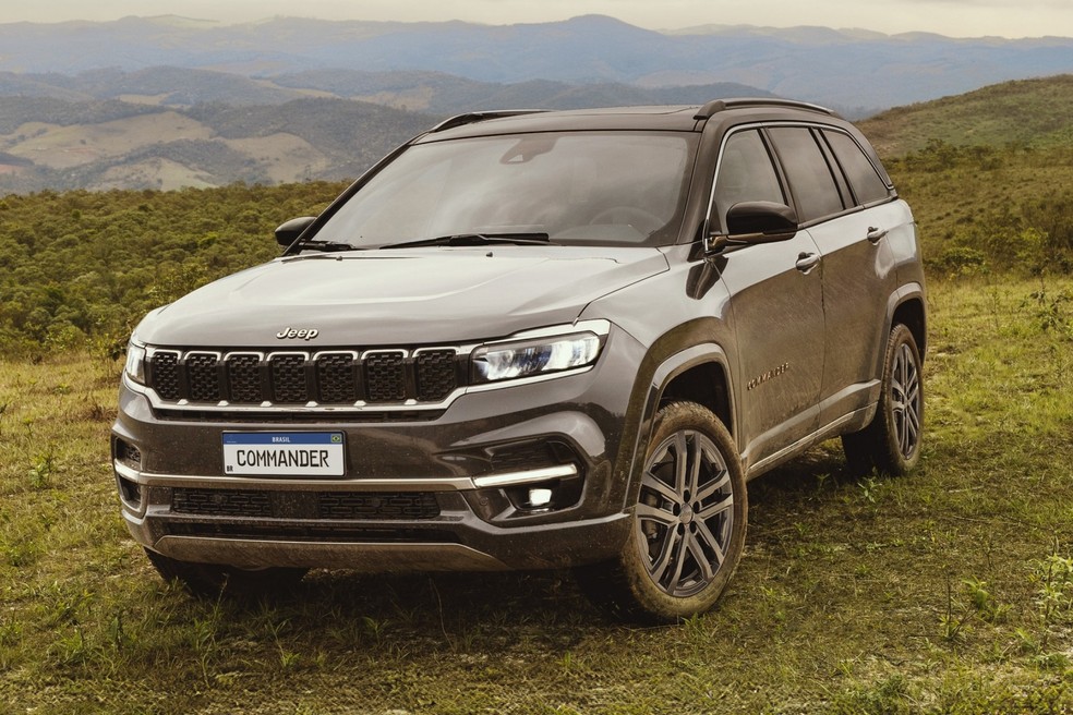 O Jeep Commander Overland Hurricane conta com câmbio automático de nove marchas e tração 4x4.  — Foto: Divulgação/Jeep