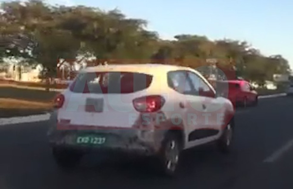 Renault Kwid flagrado em testes no Brasil (Foto: Rênnison Alves/Auto News Brasil) — Foto: Auto Esporte