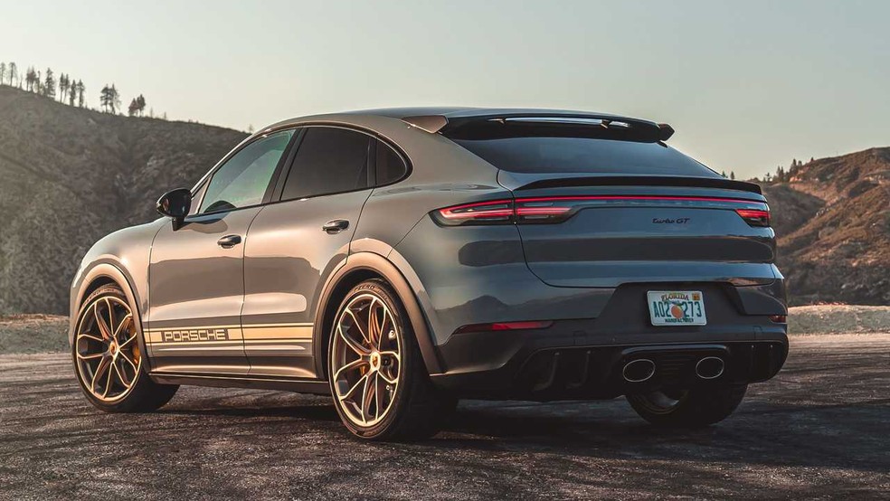 Porsche Cayenne Turbo GT  é vendido exclusivamente na carroceria cupê — Foto: Divulgação