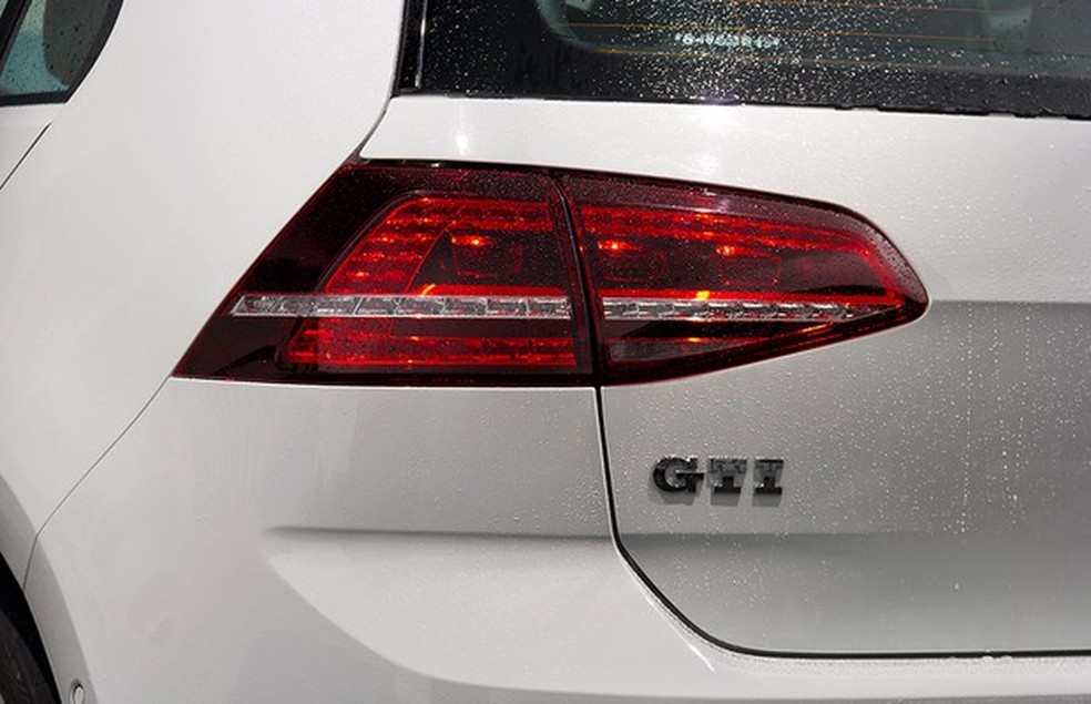 Lanternas fumês de LEDs são de série e ajudam a caracterizar o GTI (Foto: Leo Sposito/Auto News Brasil) — Foto: Auto Esporte