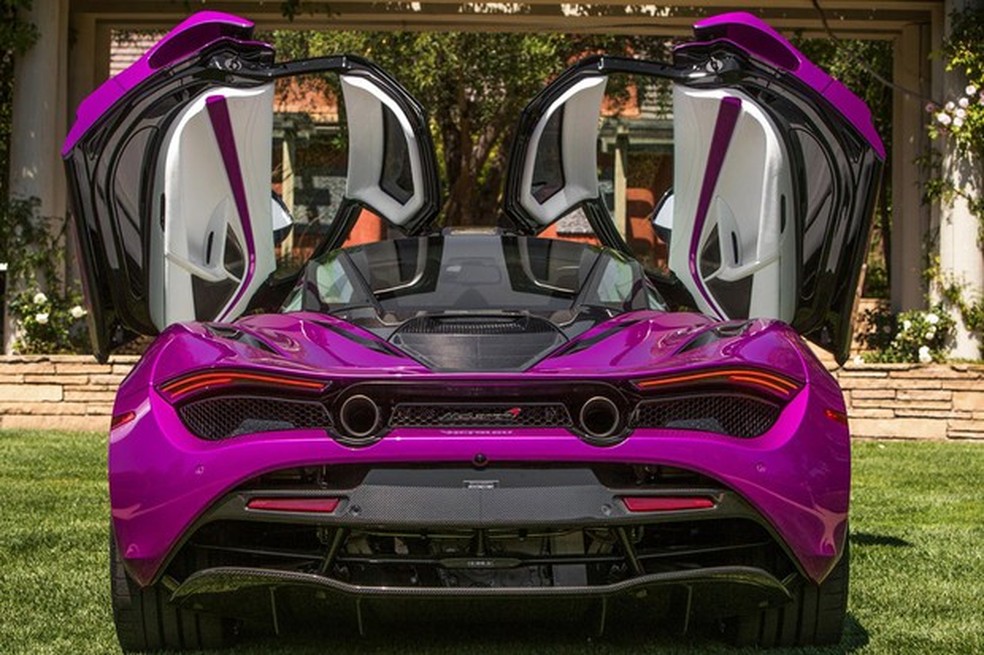 Acabamentos escuros de rodas, escapamento e molduras de janelas contrastam com o tom (Foto: Divulgação) — Foto: Auto Esporte
