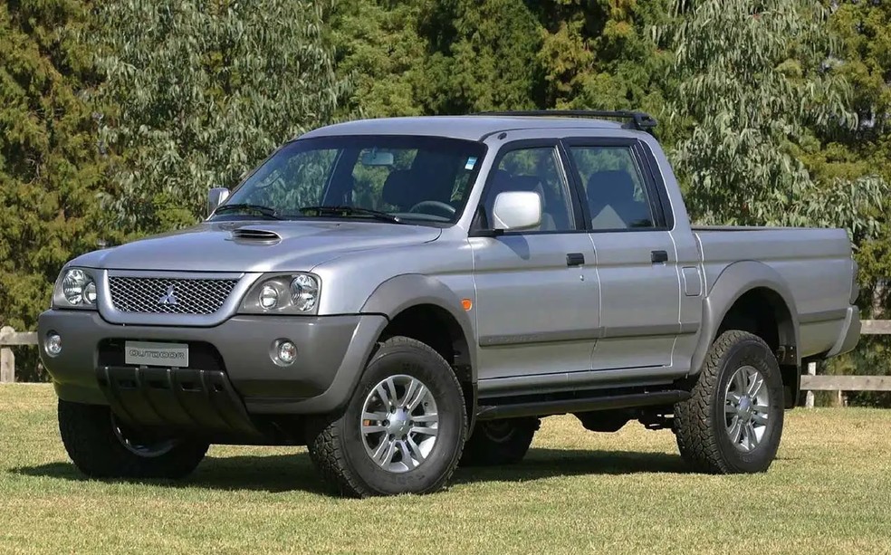 L200 Outdoor tem sempre cabine dupla e motor 2.5 a diesel — Foto: Mitsubishi/Divulgação