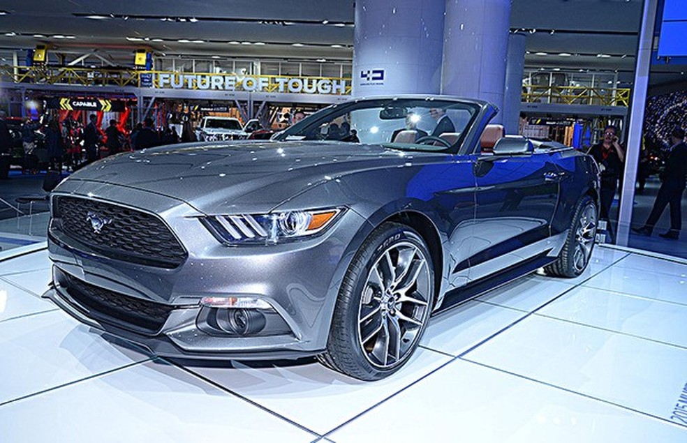 Ford Mustang conversível no Salão de Detroit 2014 (Foto: Newspress) — Foto: Auto Esporte