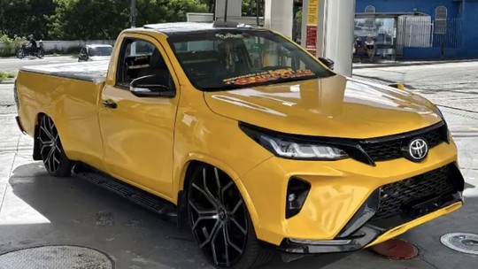 Donos de Toyota Hilux gastam R$ 30 mil para deixar picape com cara de SW4