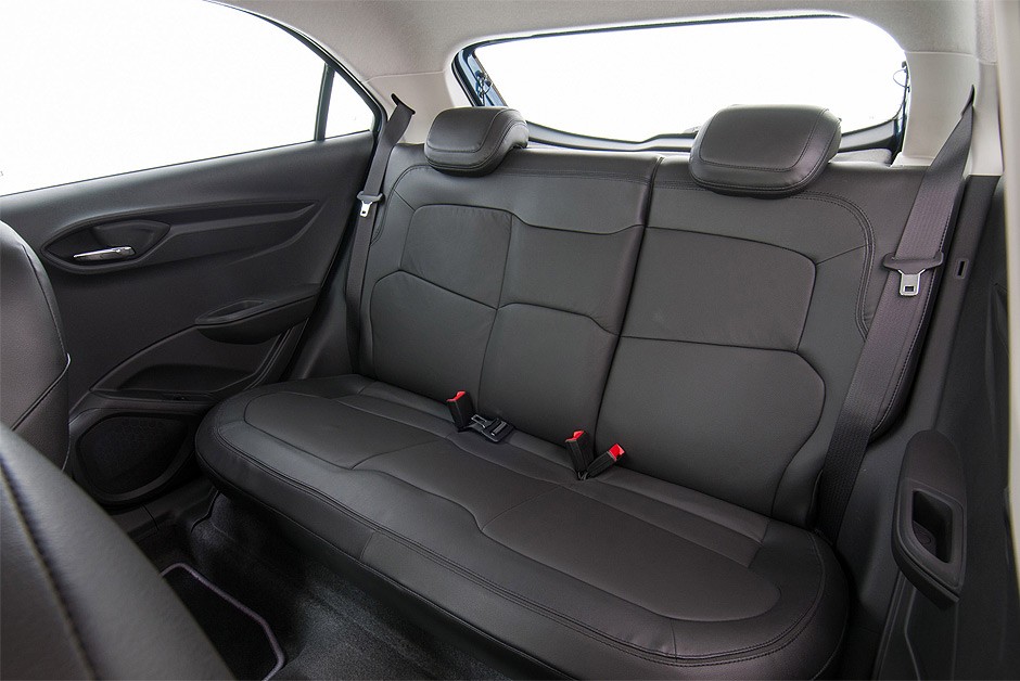 Chevrolet Onix LTZ automático (<a href="http://revistaautoesporte.autonewsbrasil.webbfinanceiro.com/Noticias/chevrolet/onix/noticia/2013/07/chevrolet-lanca-onix-e-prisma-com-cambio-automatico.html">saiba mais</a>)