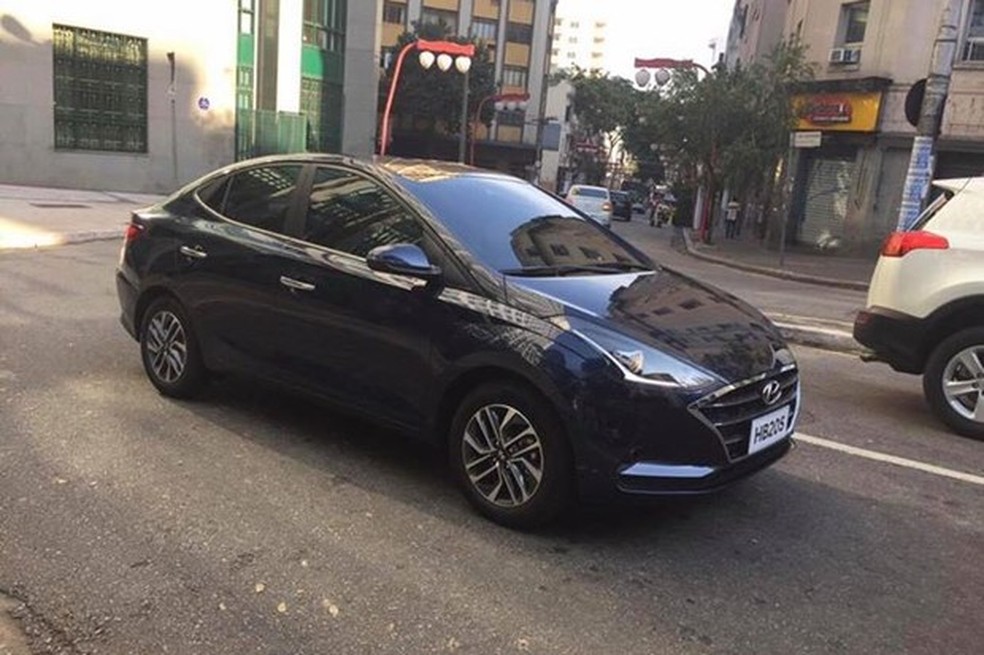 Dianteira é igual á versão hatch (Foto: Reprodução/Internet) — Foto: Auto Esporte