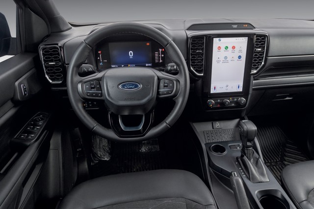 Comparativo: Ford Ranger Black 4x2 ou Fiat Toro Ranch 4x4 por R$ 220 mil?