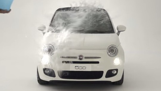 Fiat 500 participa do desafio do
balde de gelo 