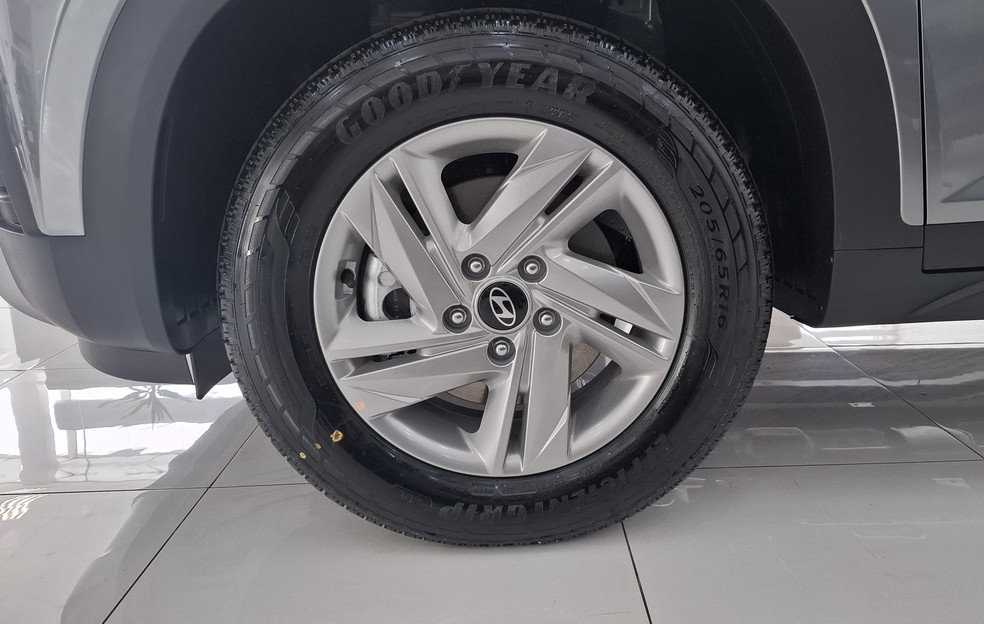Opção de entrada do Hyundai Creta tem rodas de 16 polegadas — Foto: Vitor Matsubara/Auto News Brasil