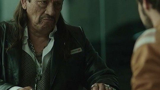 Ator Danny Trejo aparece como vendedor de carros em propaganda da Dodge