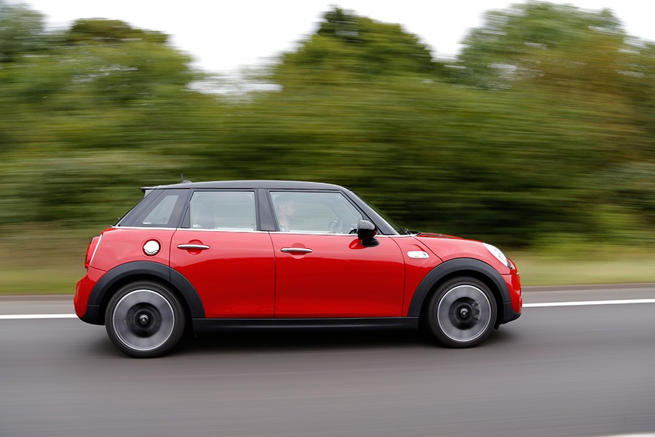 Mini Cooper com cinco portas