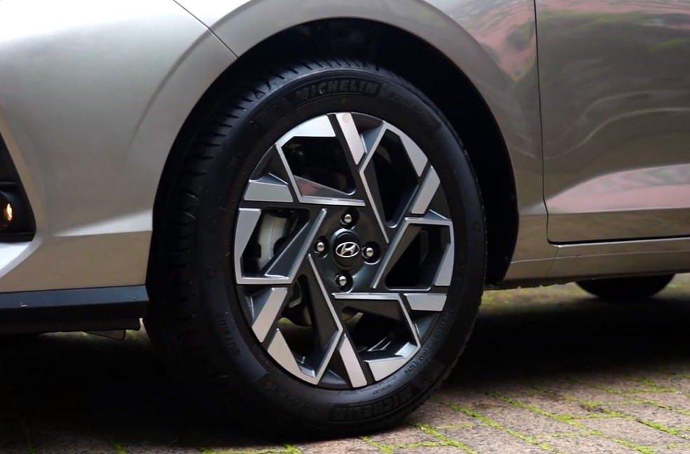 Hyundai HB20 Platinum Safety tem rodas  de 16 polegadas — Foto: Divulgação