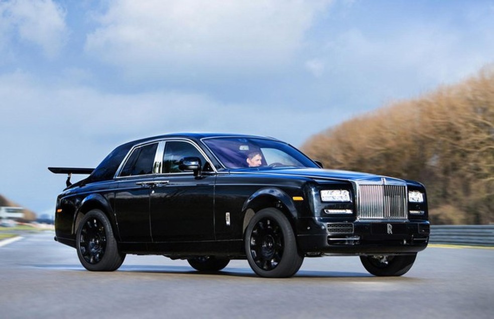 Rolls-Royce revela mula de novo SUV de luxo (Foto: Divulgação) — Foto: Auto Esporte