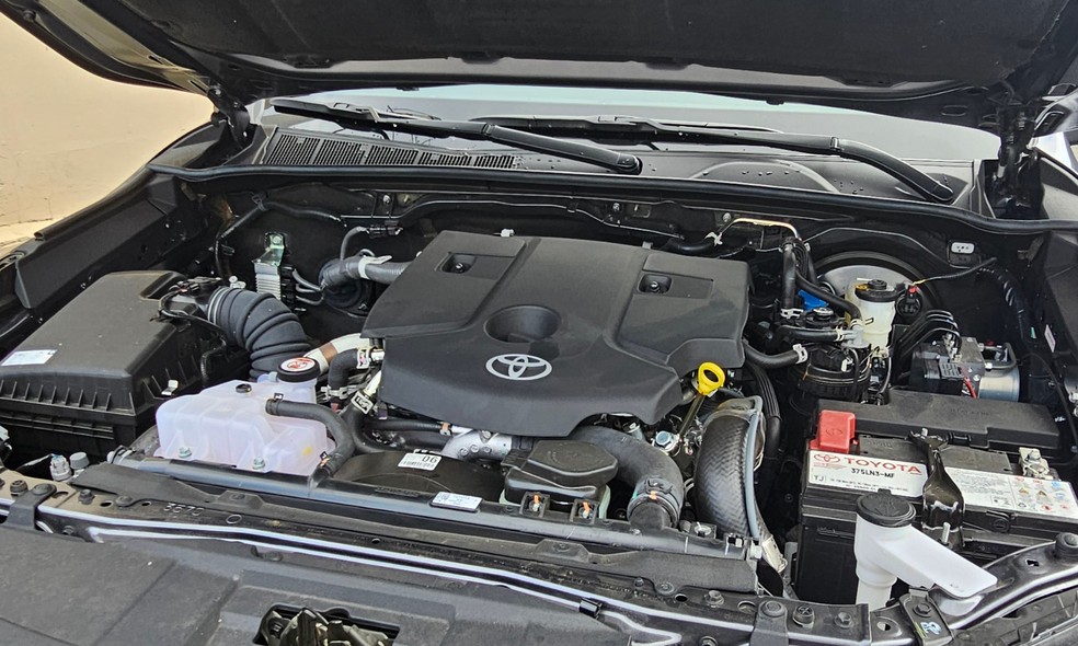 Toyota Hilux SRX 2025 é equipada com o motor 2.8 turbodiesel  — Foto: Jady Peroni/Auto News Brasil