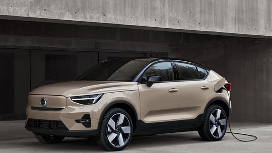 Volvo desiste de ter só carros elétricos até 2030 e culpa impostos