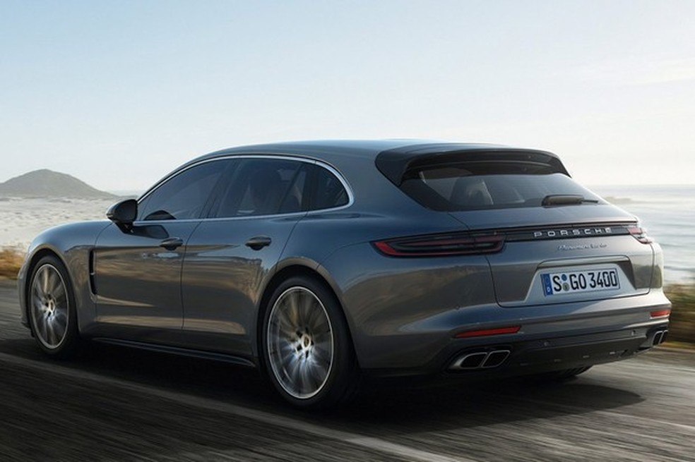 As lanternas traseiras ligadas e os para-lamas largos lembram o 911 (Foto: Divulgação) — Foto: Auto Esporte