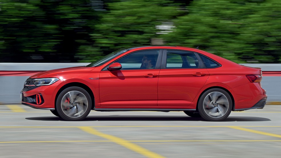 Volkswagen Jetta GLI não tem revisões verdadeiramente grátis — Foto: Murilo Góes