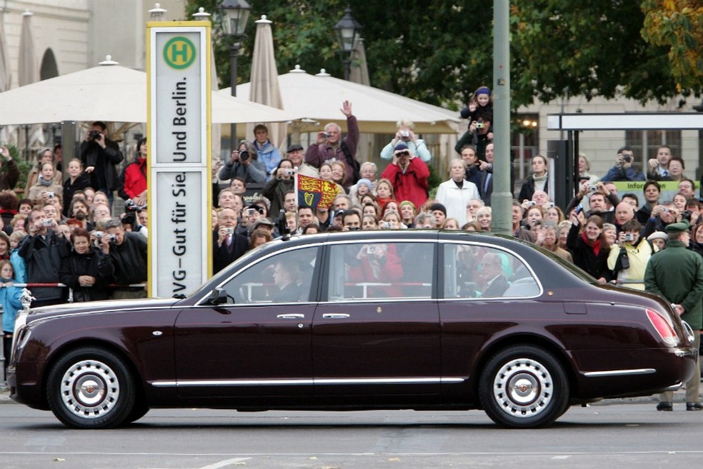 Bentley State Limousine da rainha Elizabeth II (Foto: Sean Gallup/Getty Images) — Foto: Auto Esporte