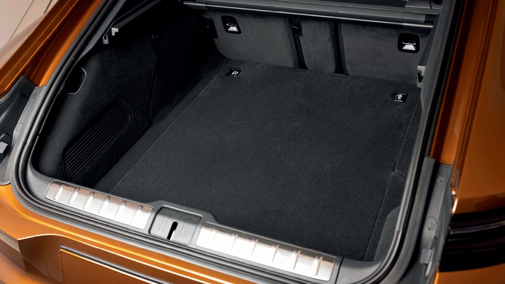 Novo Porsche Panamera tem 430 litros de capacidade no porta-malas — Foto: Divulgação