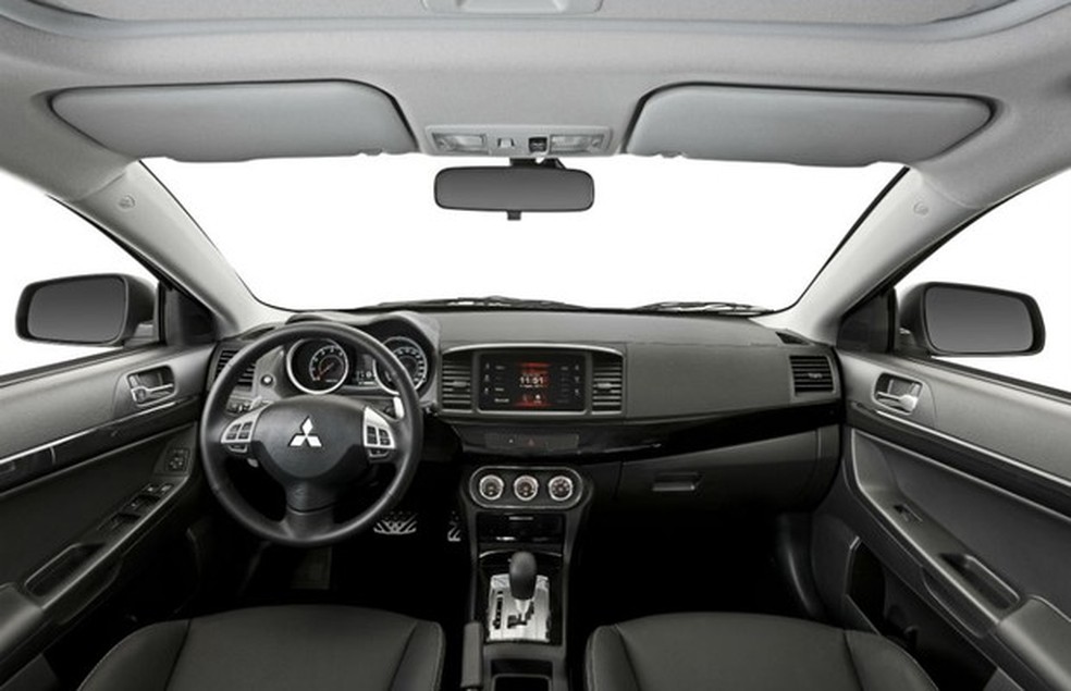 Mitsubishi Lancer HLE 2016 (Foto: Divulgação) — Foto: Auto Esporte