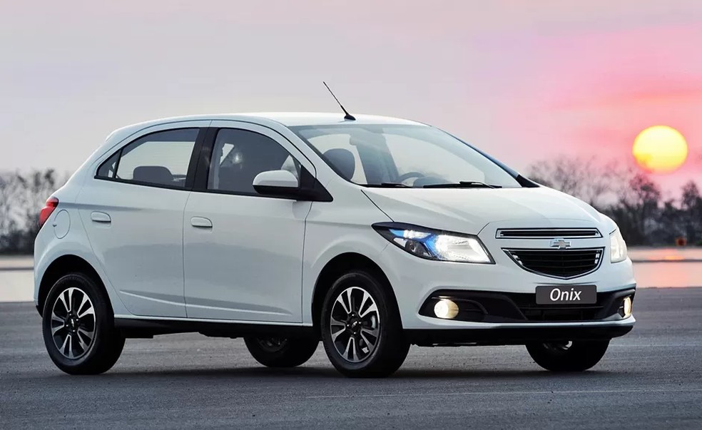 Chevrolet Onix redefiniu o padrão entre os hatches compactos nacionais — Foto: Divulgação