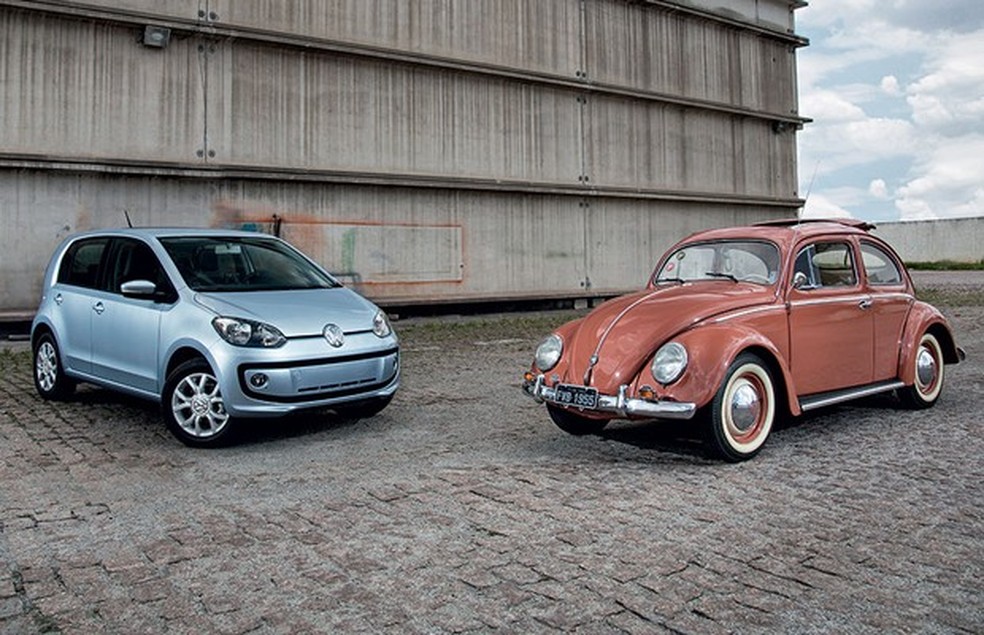 Volkswagen up! e Fusca 1956 (Foto: Fabio Aro / Auto News Brasil) — Foto: Auto Esporte