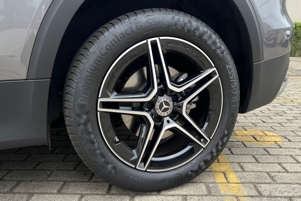 Mercedes-Benz GLB AMG Line tem rodas de 19 polegadas — Foto: Vitória Drehmer/Auto News Brasil