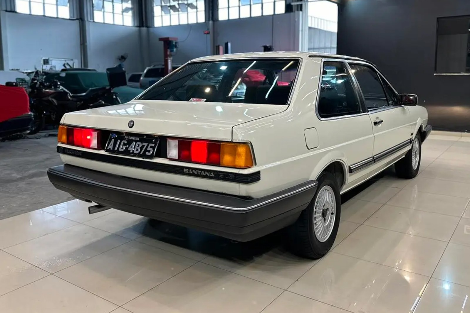 Volkswagen Santana GLS 1987 traseira direita — Foto: Divulgação/Padrão Misa