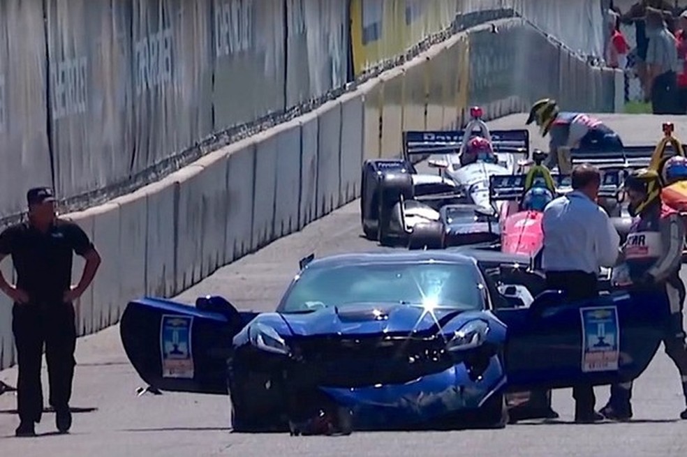 O Corvette ZR1 logo após a batida no muro no GP de Detroit em 2018 (Foto: Reprodução/Youtube) — Foto: Auto Esporte