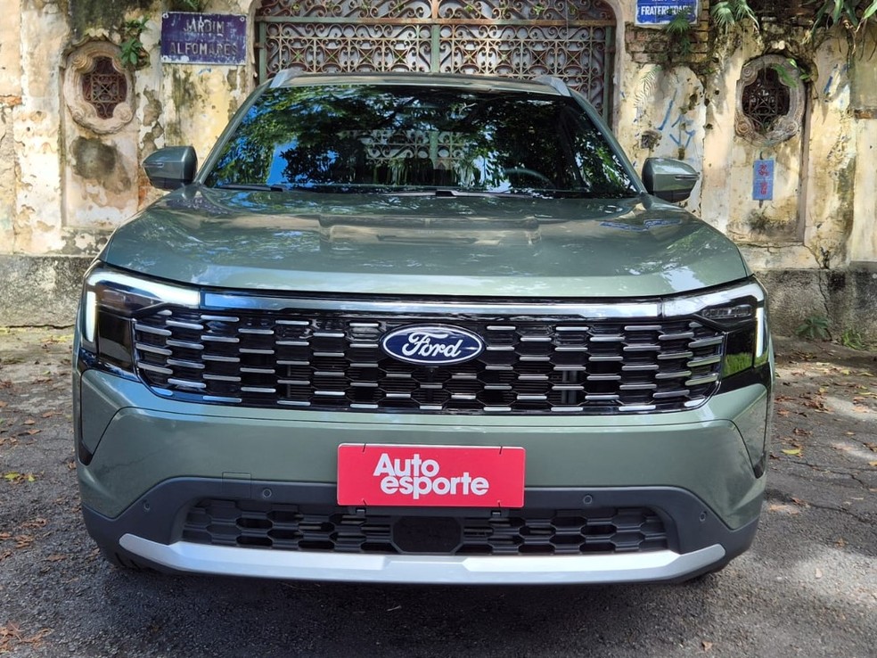 Dianteira traz faróis de LED e grade bipartida — Foto: Caio Bednarski/Auto News Brasil
