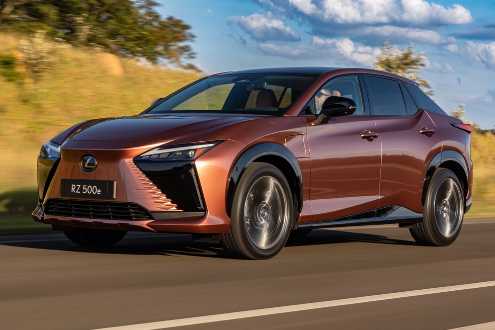 Lexus RZ 500e faz o 0 a 100 km/h em apenas 4,6 segundos, de acordo com a Lexus — Foto: Divulgação/Lexus