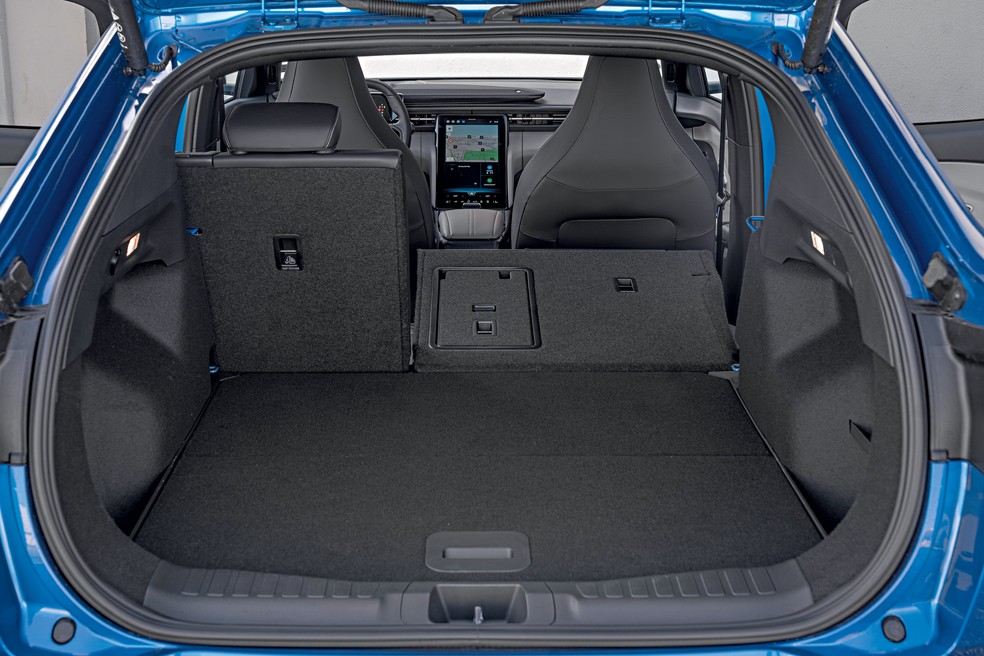 Porta-malas do Ford Capri oferece generosos 572 litros de capacidade — Foto: Divulgação