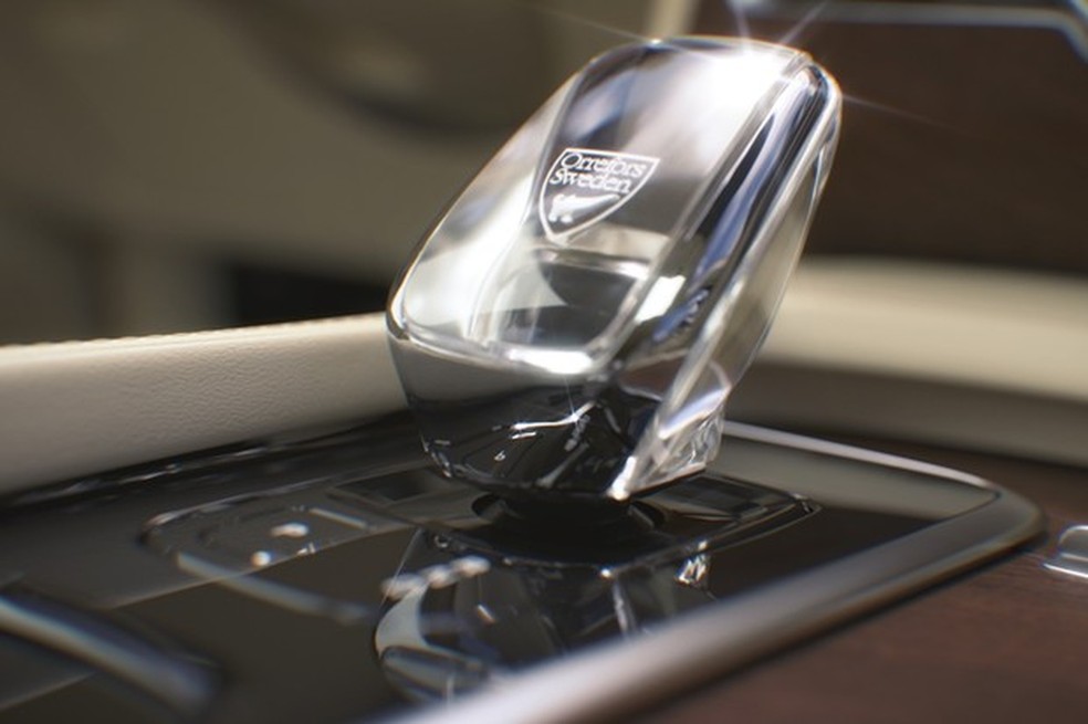 A icônica alavanca de câmbio de cristal ganhou um novo desenho (Foto: Divulgação) — Foto: Auto Esporte