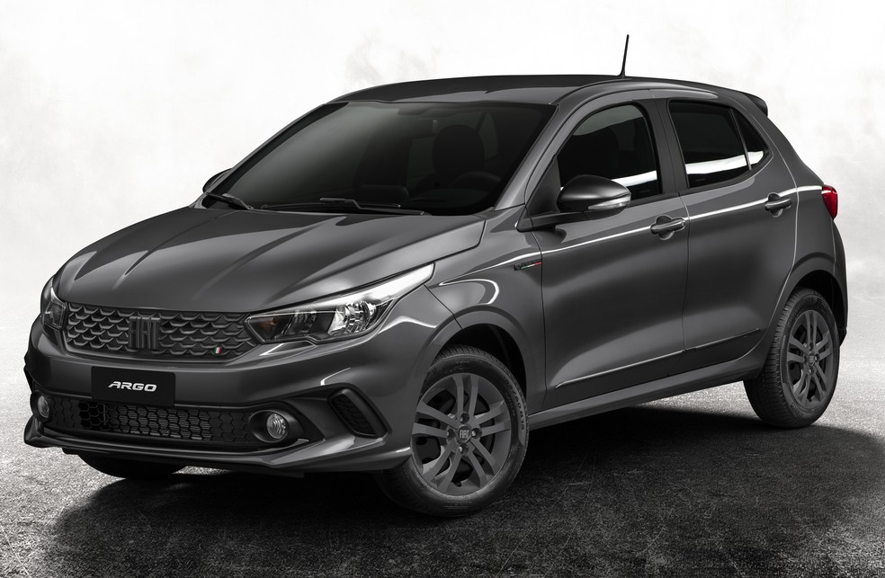 Fiat Argo: o kit S-Design adiciona emblemas, apliques e outros elementos escurecidos na carroceria e cabine — Foto: Divulgação