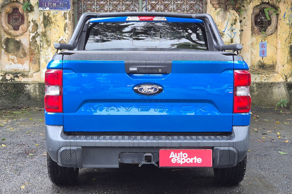Desenho da traseira da Ford Maverick Hybrid é bem mais conservador que a dianteira — Foto: Caio Bednarski/Autesporte