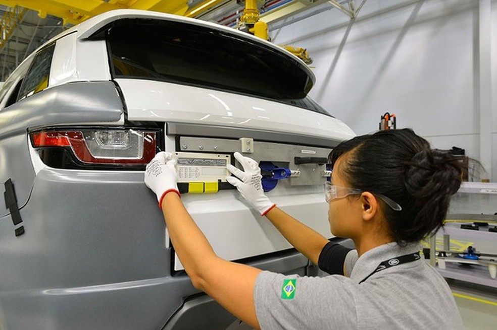 Linha de produção da Jaguar Land Rover em Itatiaia, Rio de Janeiro (Foto: JLR) — Foto: Auto Esporte