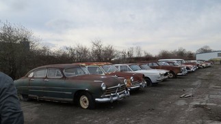 Coleção com mais de 700 carros vintage é leiloada nos EUA